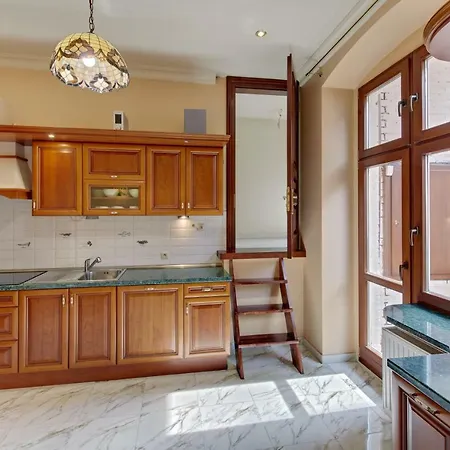 Tessa Jagiellonska Apartment